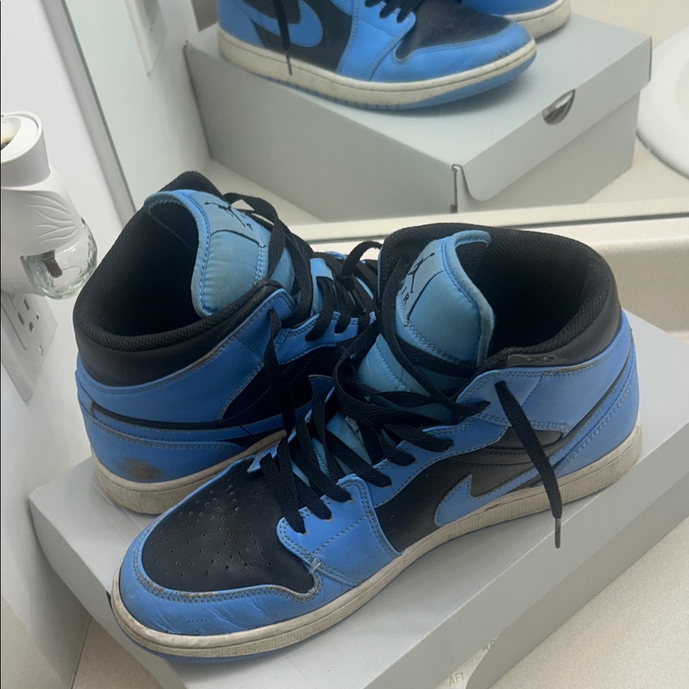 Jordan High-Top Sneakers in Blue and Black - Picture 4 of 4
